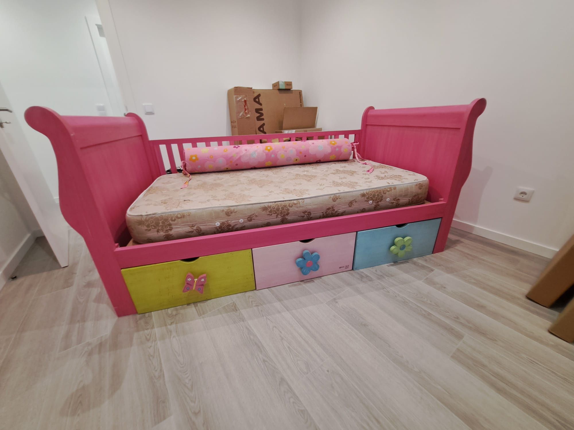 Cama madeira com gavetas e colchão