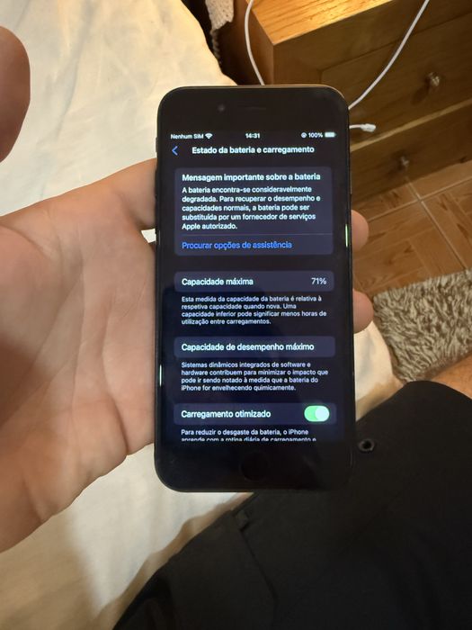 Vendo Iphone SE 2020 com 128 gb com algumas marcas de uso e extras