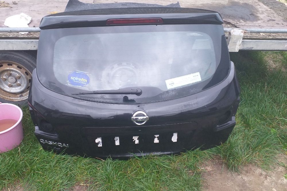 кришка багажника  nissan qashqai j10
