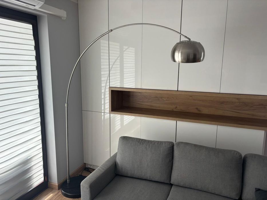 Lampa stojąca łukowa