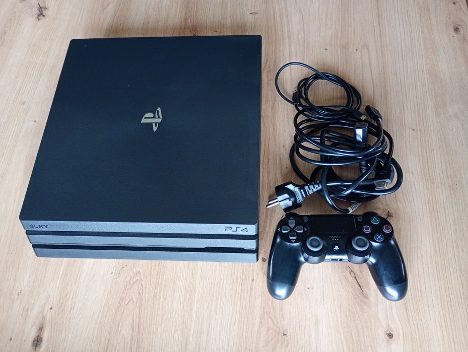 PlayStation 4 PS4 PRO + przewody + pad Hall efekt. Zadbana
