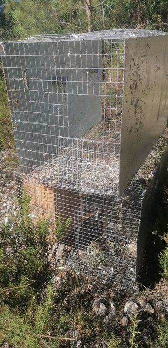 Gaiolas, ninhos e acessórios