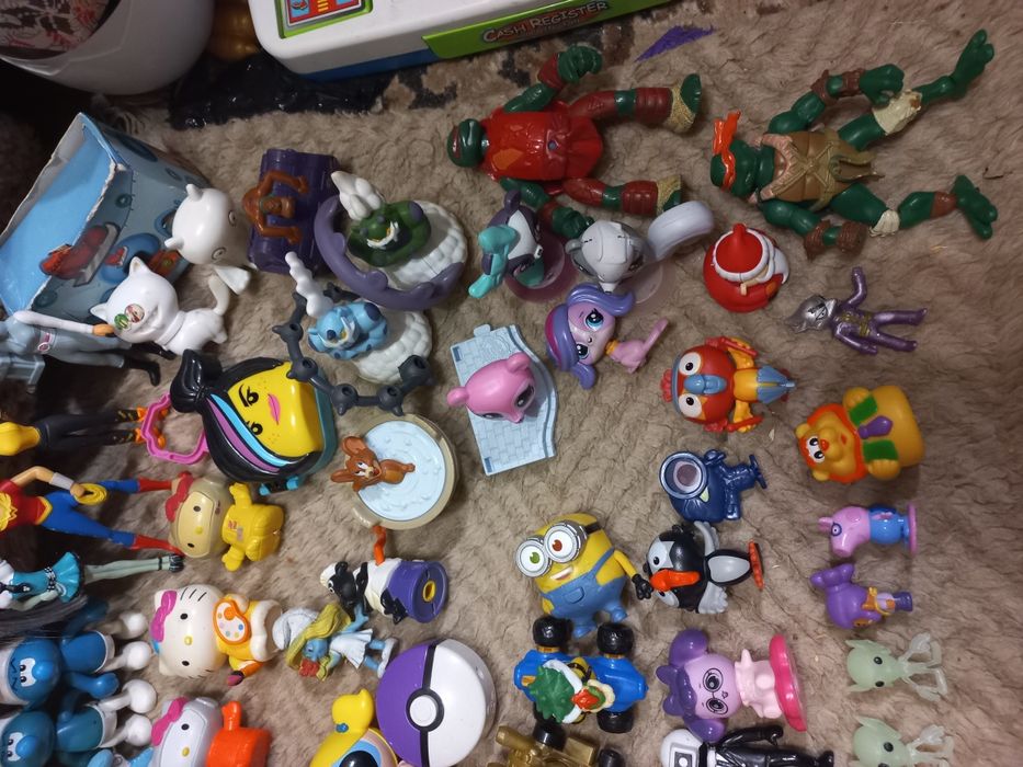 Игрушки макдональдс, кити, смурфик, пони, глазастики