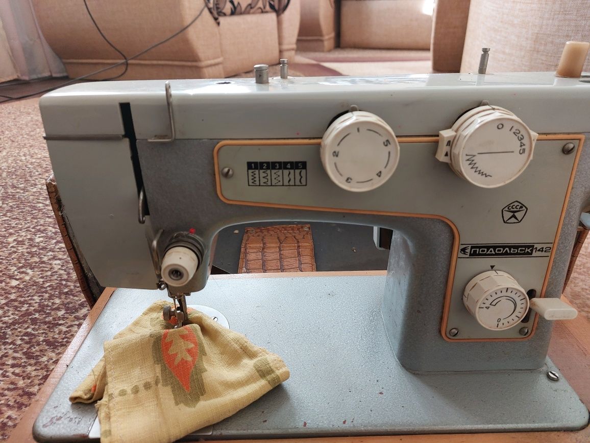Швейная машинка Подольск 1500грн.