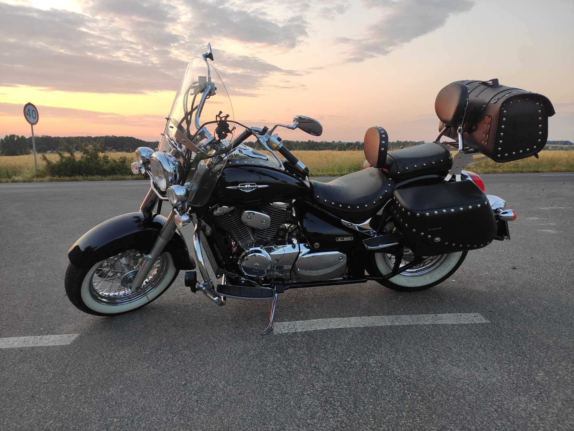 Suzuki boulevard intruder C50 800