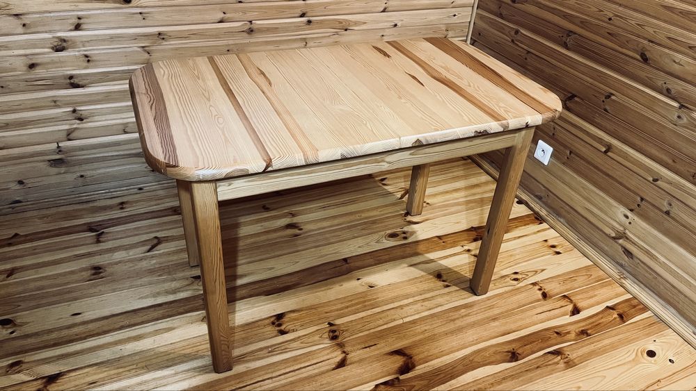 Stół sosnowy lakierowany