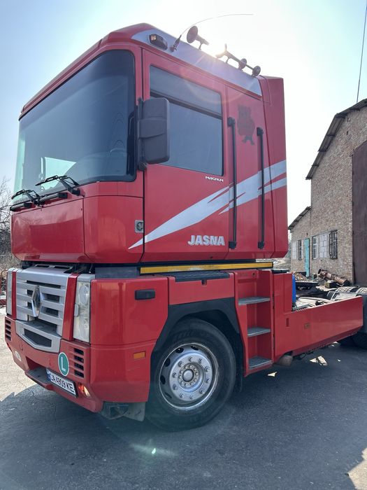 Renaul magnum та контейнеровоз