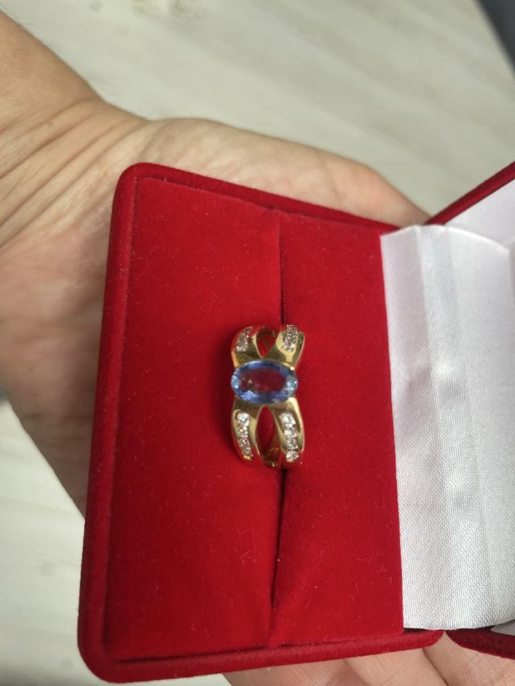 Pierścionek z szfirem i brylantami