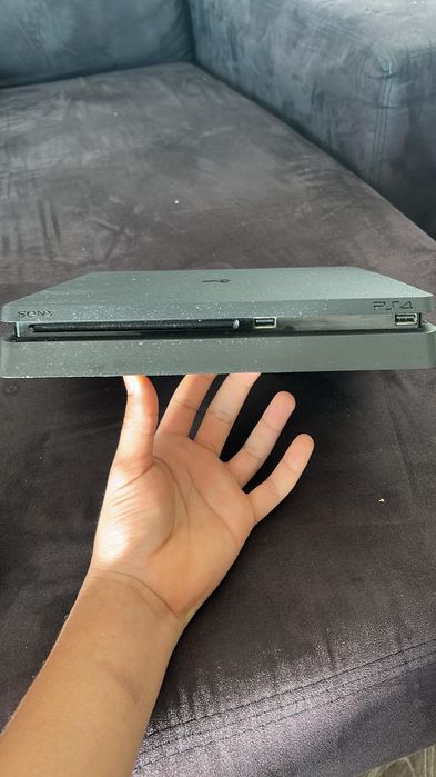 ps4, como novo + 2 comandos + 6 jogos