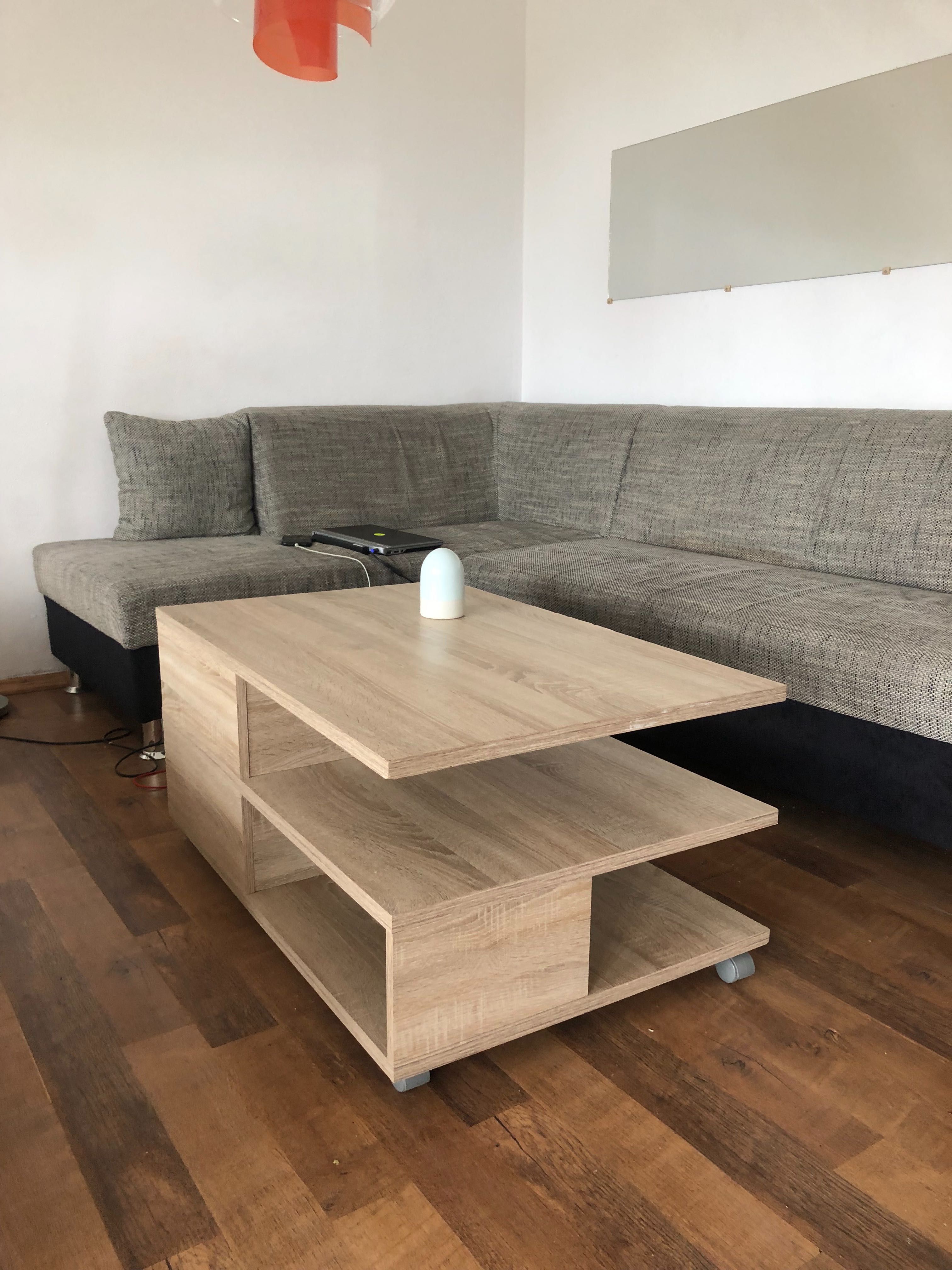 Nowoczesny, minimalistyczny stolik kawowy