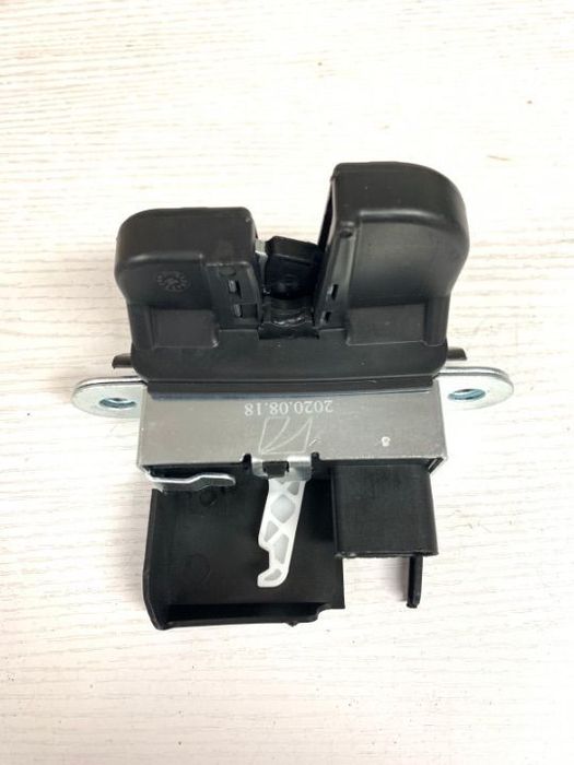 ZAMEK KLAPY TYLNEJ VW PASSAT B6 B7 TIGUAN TOURAN GOLF V VI LEON II POLO 6R NOWY