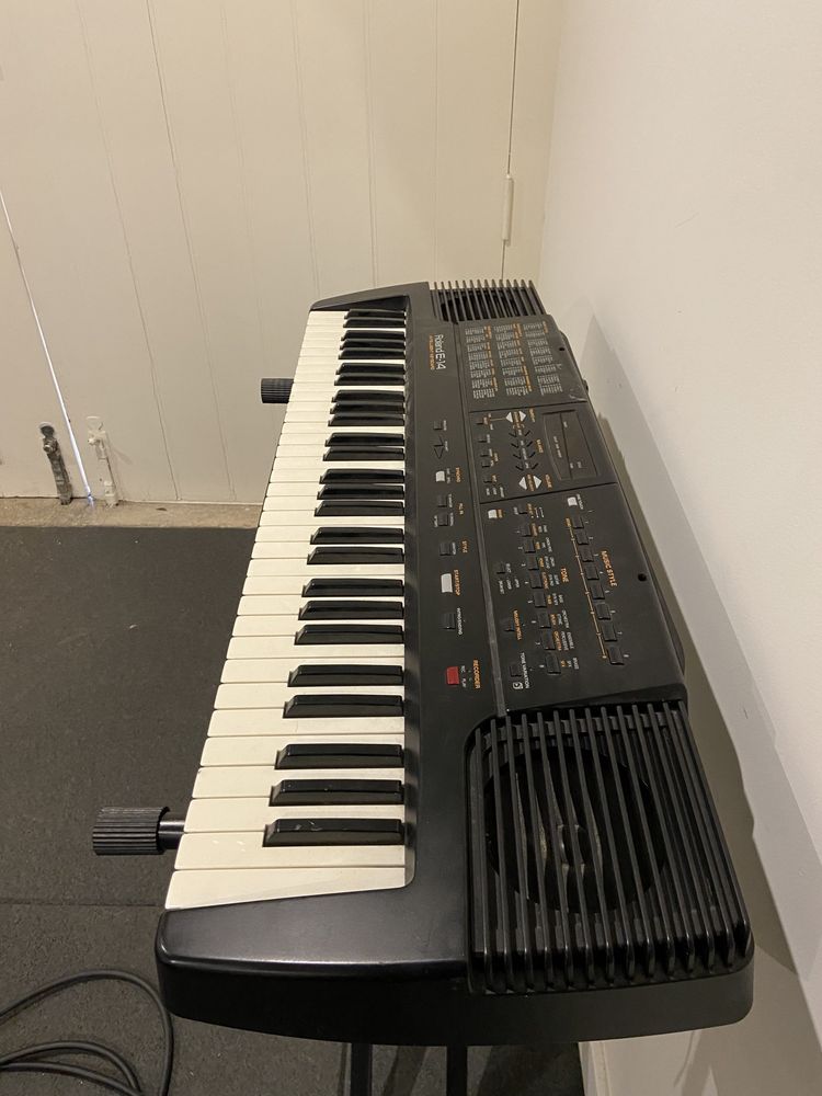 Piano eletronico Roland E-14
