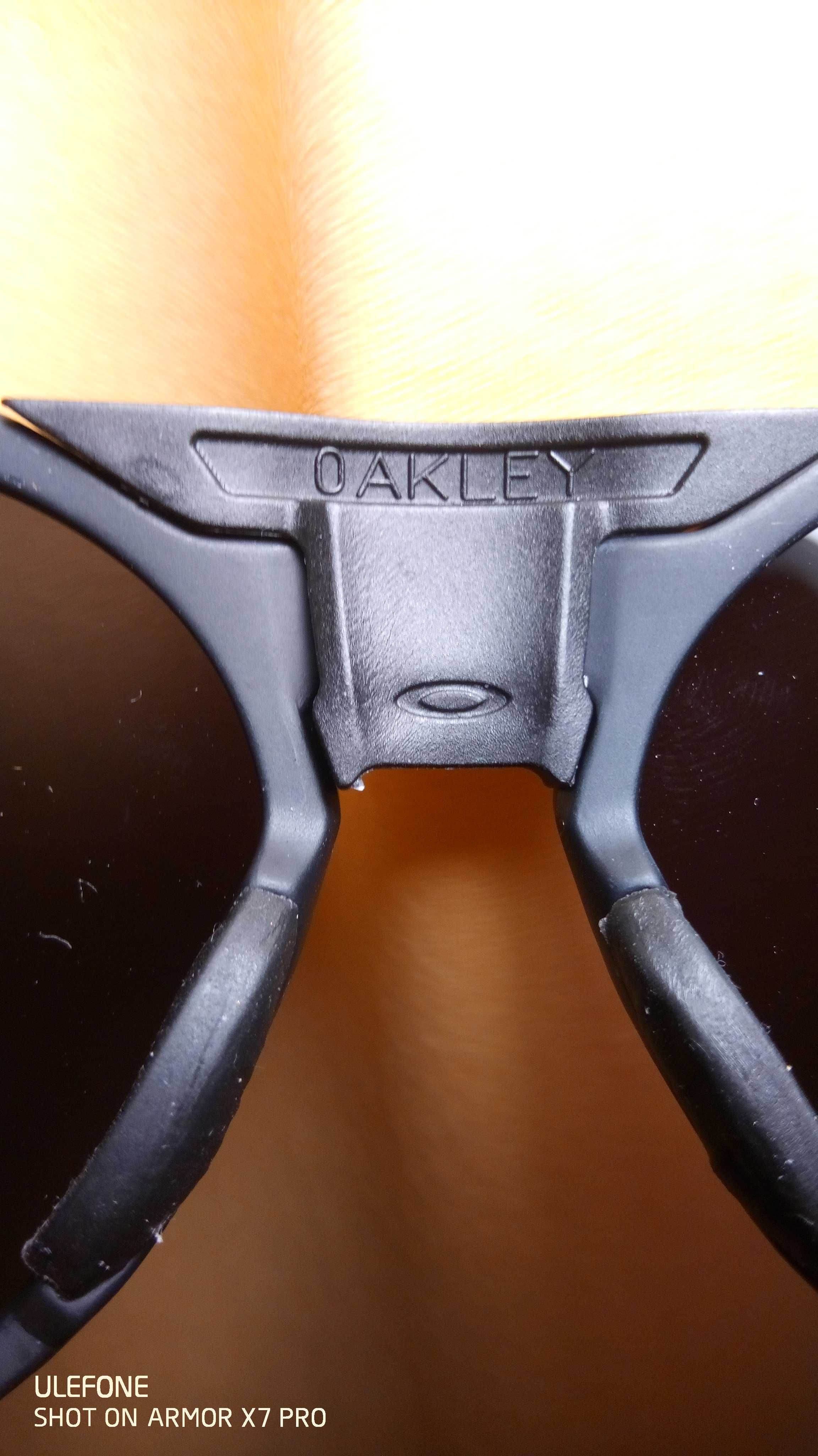 Окуляри Oakley хорошої якості зі шнурівкою. Для велосипеду, туризму.