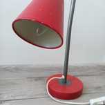Kultowa lampka czerwona Ikea na biurko