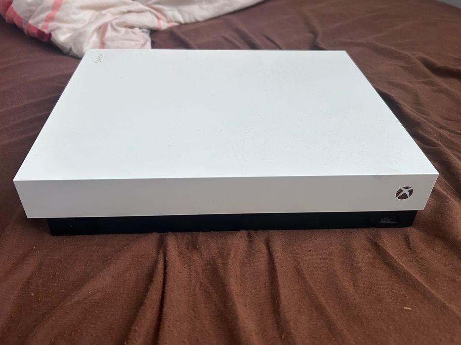 Sprzedam Xbox one x
