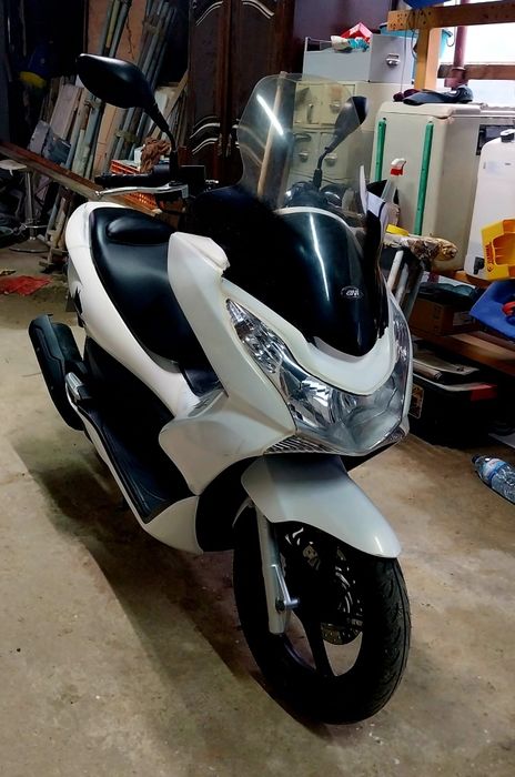 Honda PCX 125cc   .
