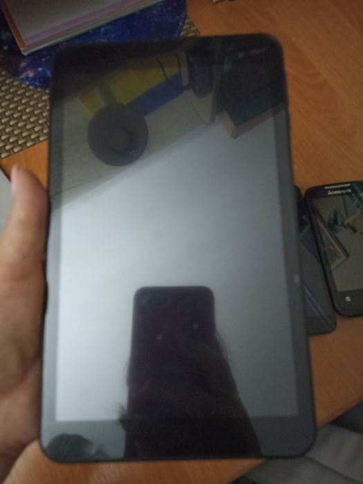 Продам планшет маленький на запчастини