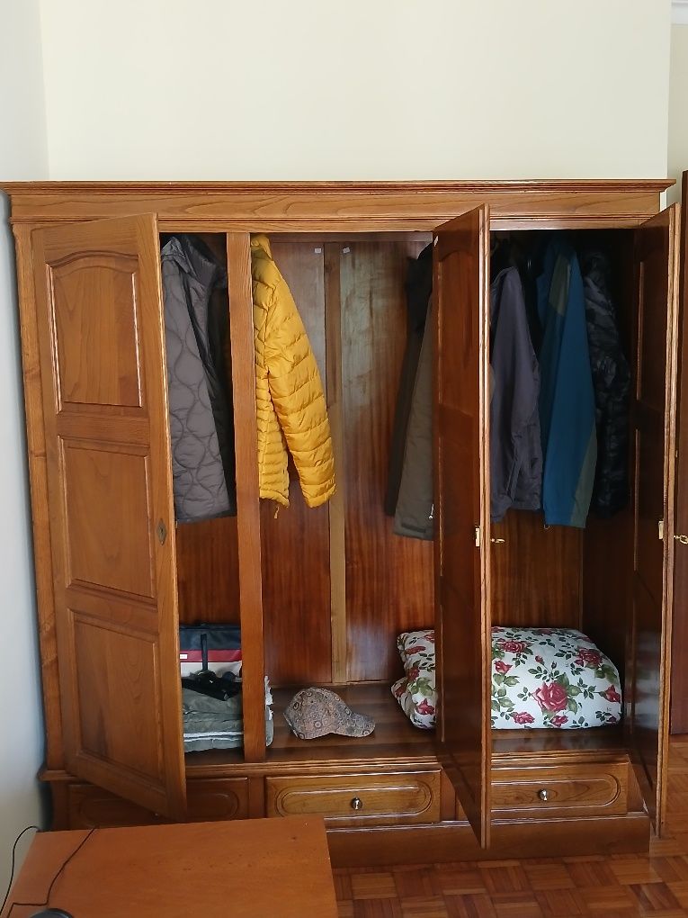 Vendo lindo roupeiro ( 168 x 188 x 60)