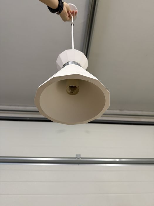 Lampa wisząca gipsowa biała – nowoczesny design, elegancka prostota
