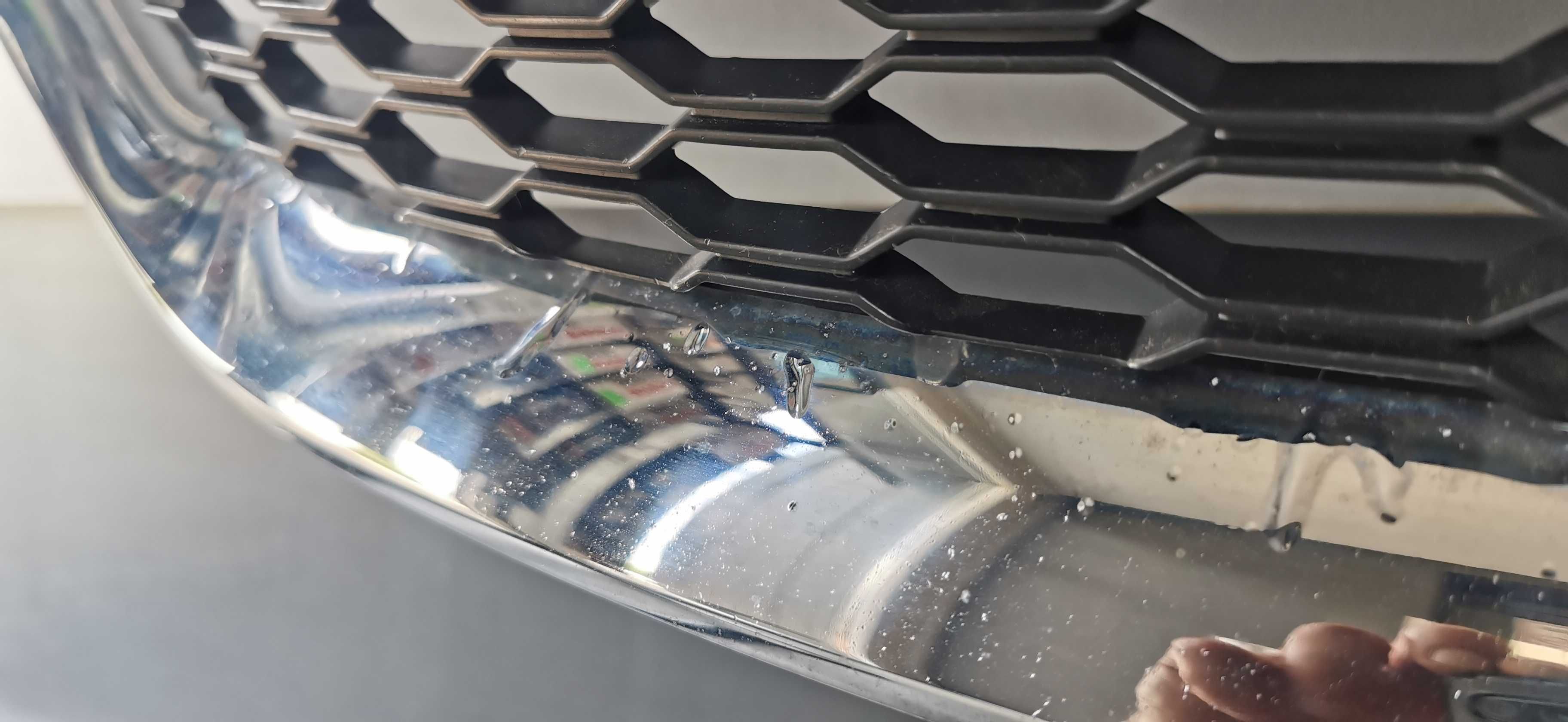 Atrapa, grill Dodge Jurney w latach od 2010 do 2017