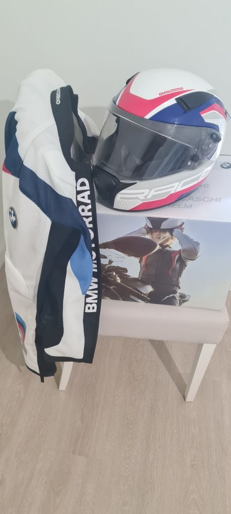 Casaco de moto e capacete BMW