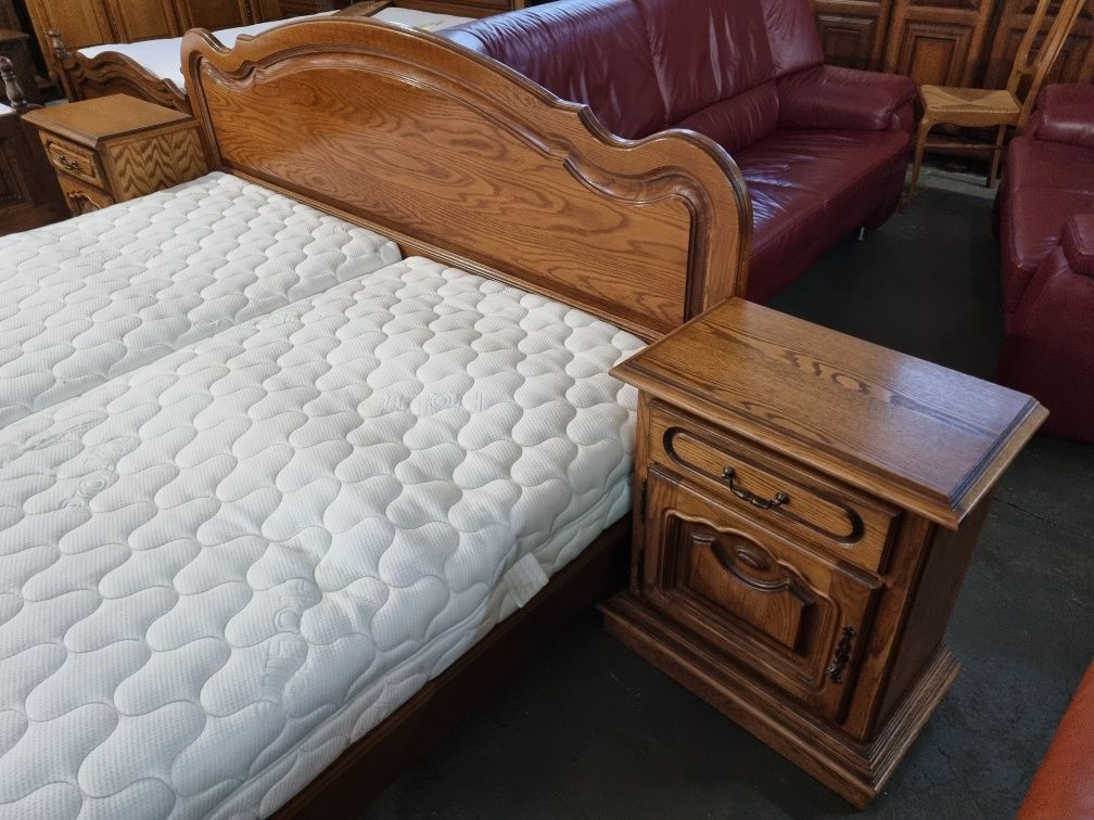łóżko drewniane sypialnia