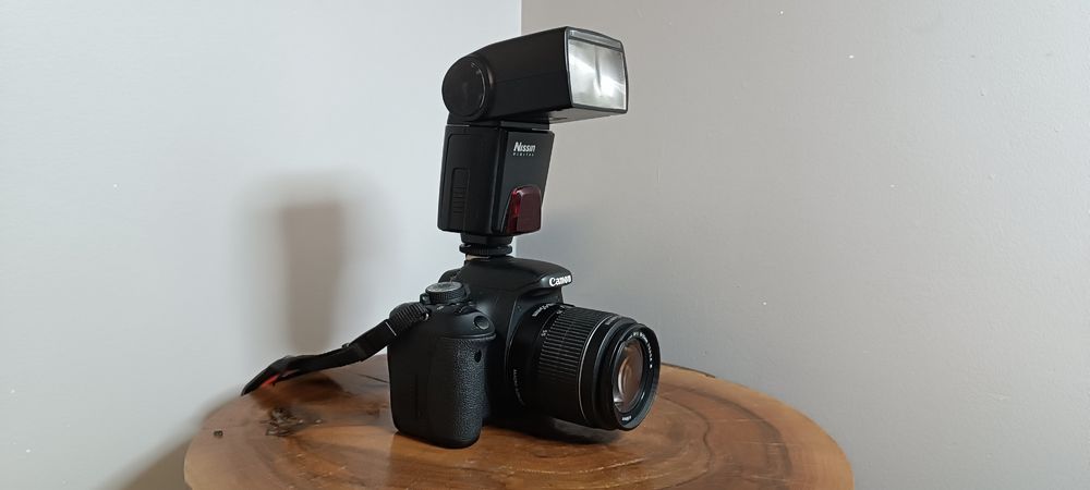 Aparat Canon DS126311 + lampa błyskowa