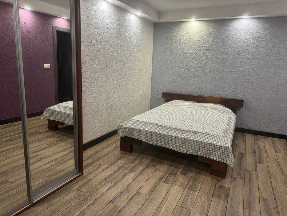 Кв-ри по пр. Лукьяненко (от Политеха до Голливуда) посуточно-почасово.