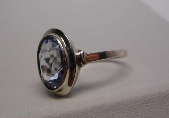 Przedwojenny srebrny pierścionek owalny niebieski spinel R.16