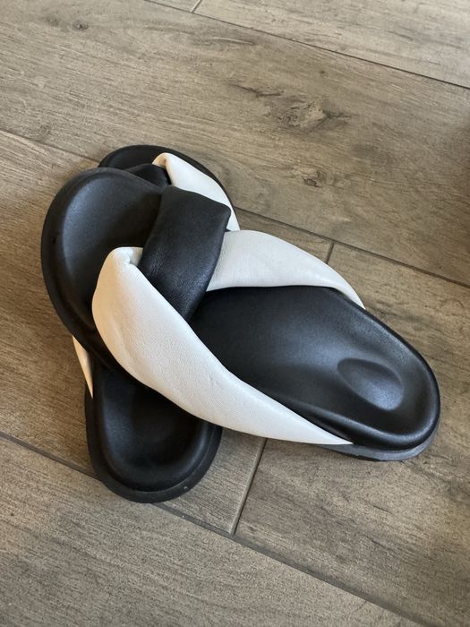 Шкіряні шльопанці