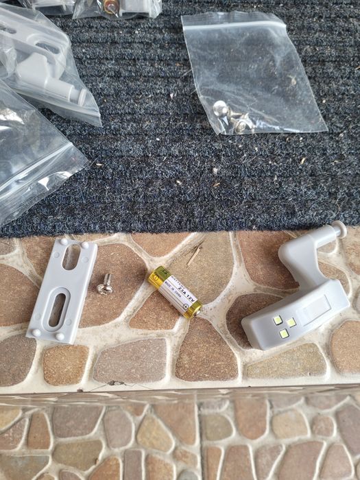Lampki do szafy, szafki, drzwiczki Led plus bateria