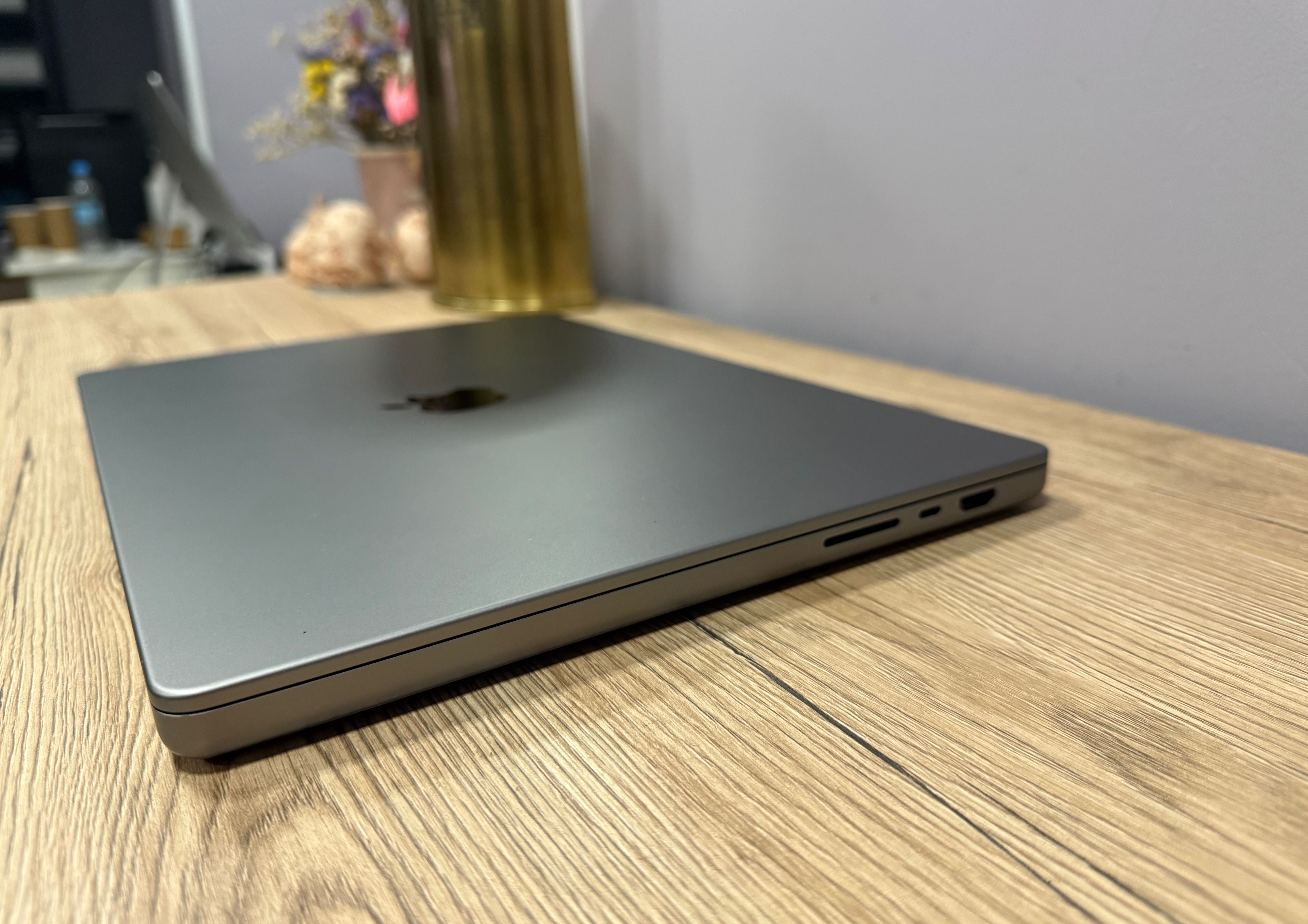 MacBook PRO 16 M1 MAX 10 CPU/ 24 GPU/ 32 RAM/ 512 Space