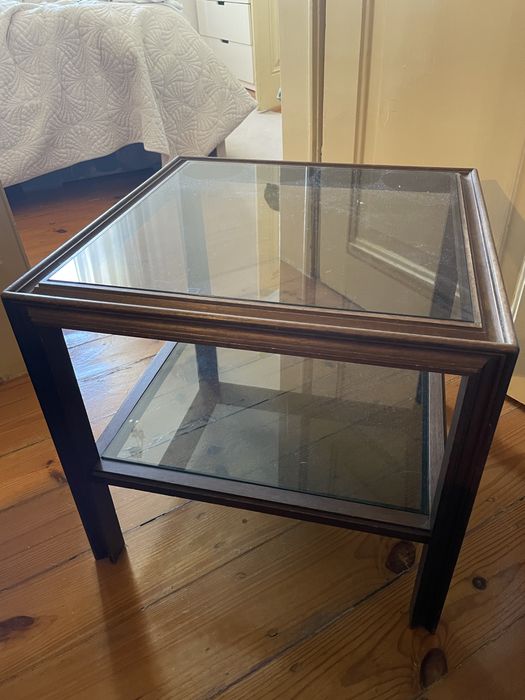 Mesa baixa em madeira maciça