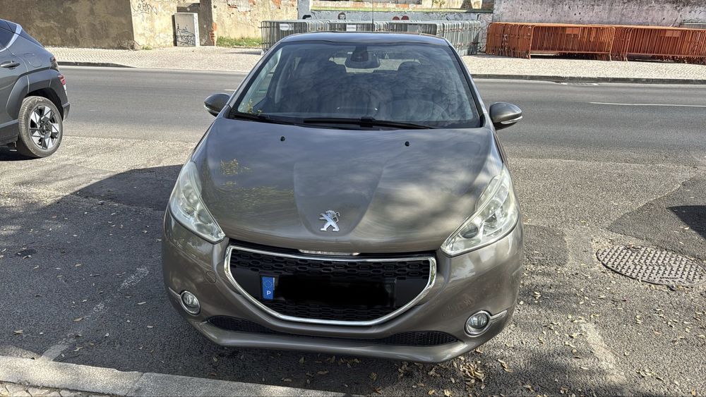 Peugeot 208 (negociável)