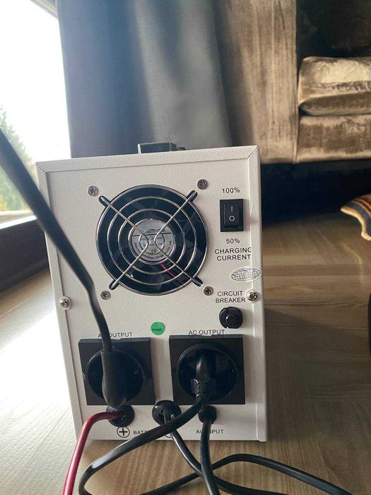 Инвертор Techfine HB0512 UPS 500VA 12v/230v 400w + аккумулятор