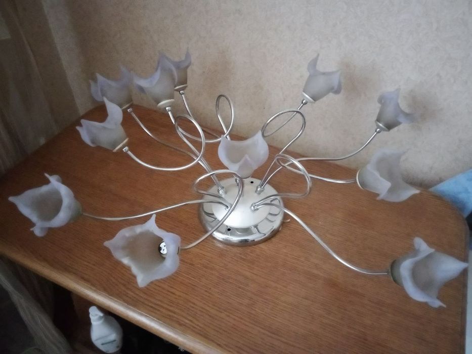 Люстра бу в хорошем состоянии на ремонт
