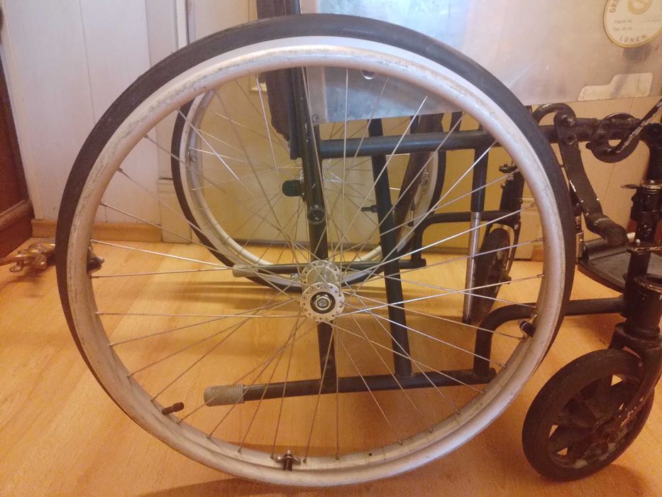 Инвалидная коляска складная  (44cм)