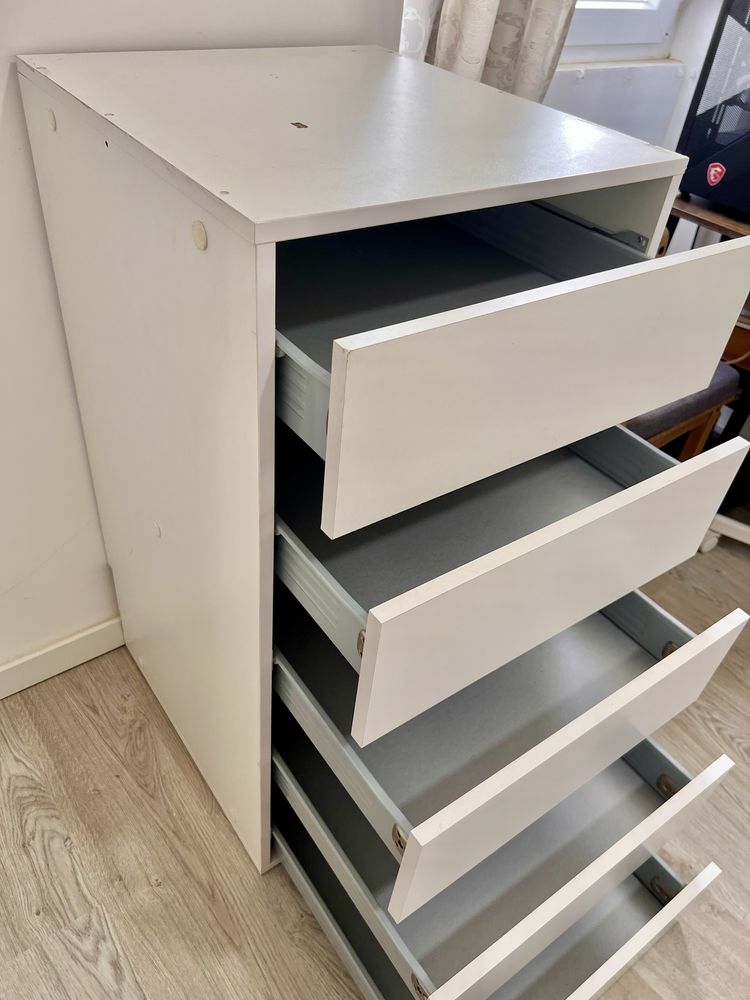 Cómoda com 5 Gavetas