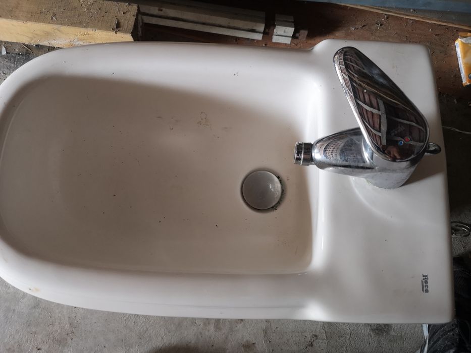 Bidé Roca com torneira como novo