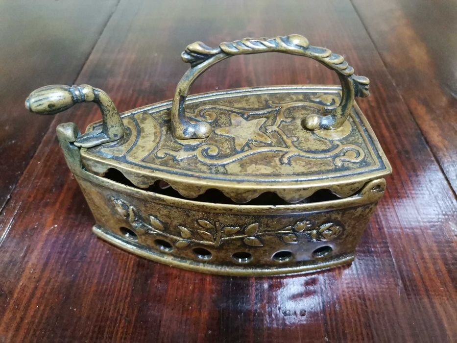 Ferros de engomar antigos