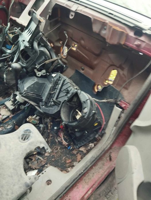 Запчастини  рено  сценік 1