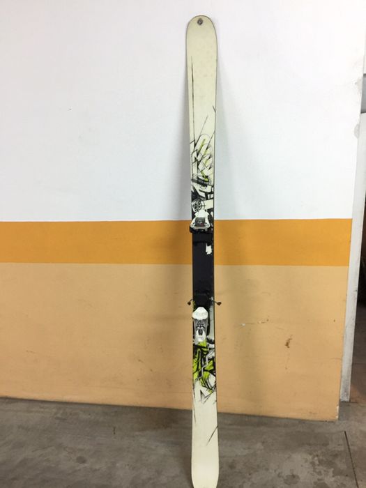 Skis K2 desorderly