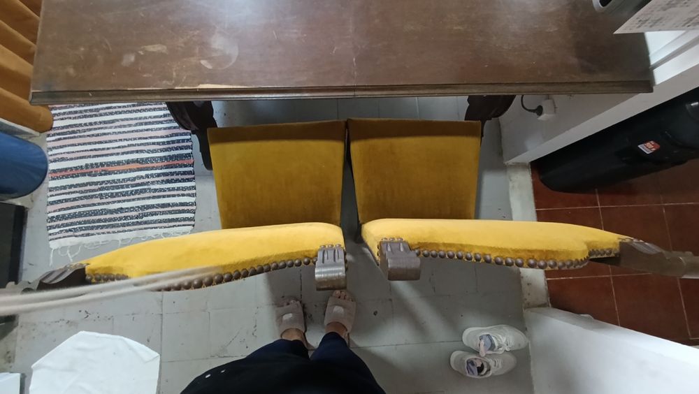 Mesa  de madeira trabalhada