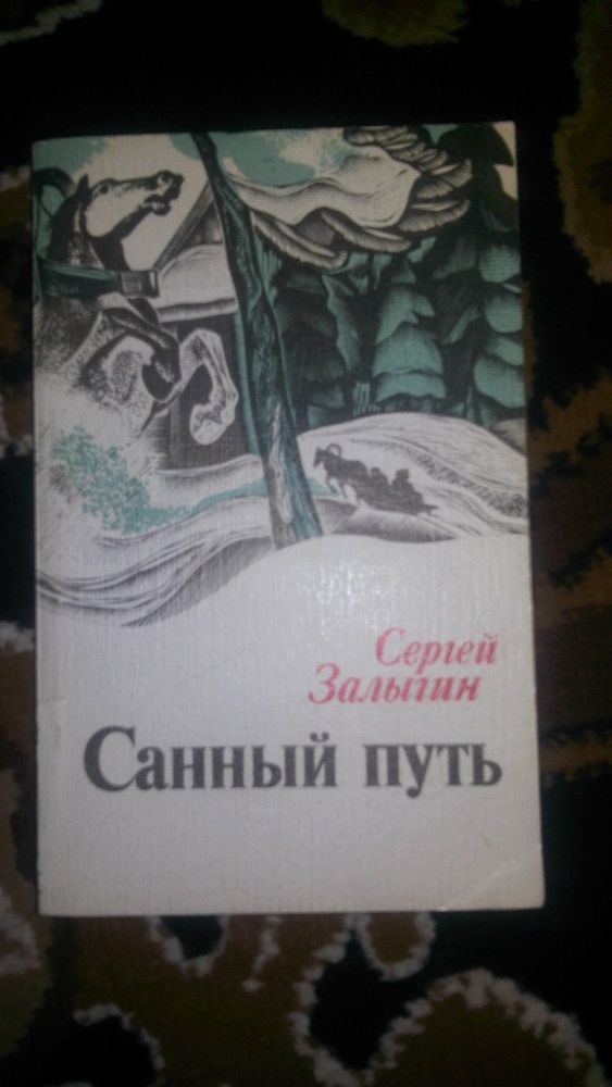 Книги разные очень много