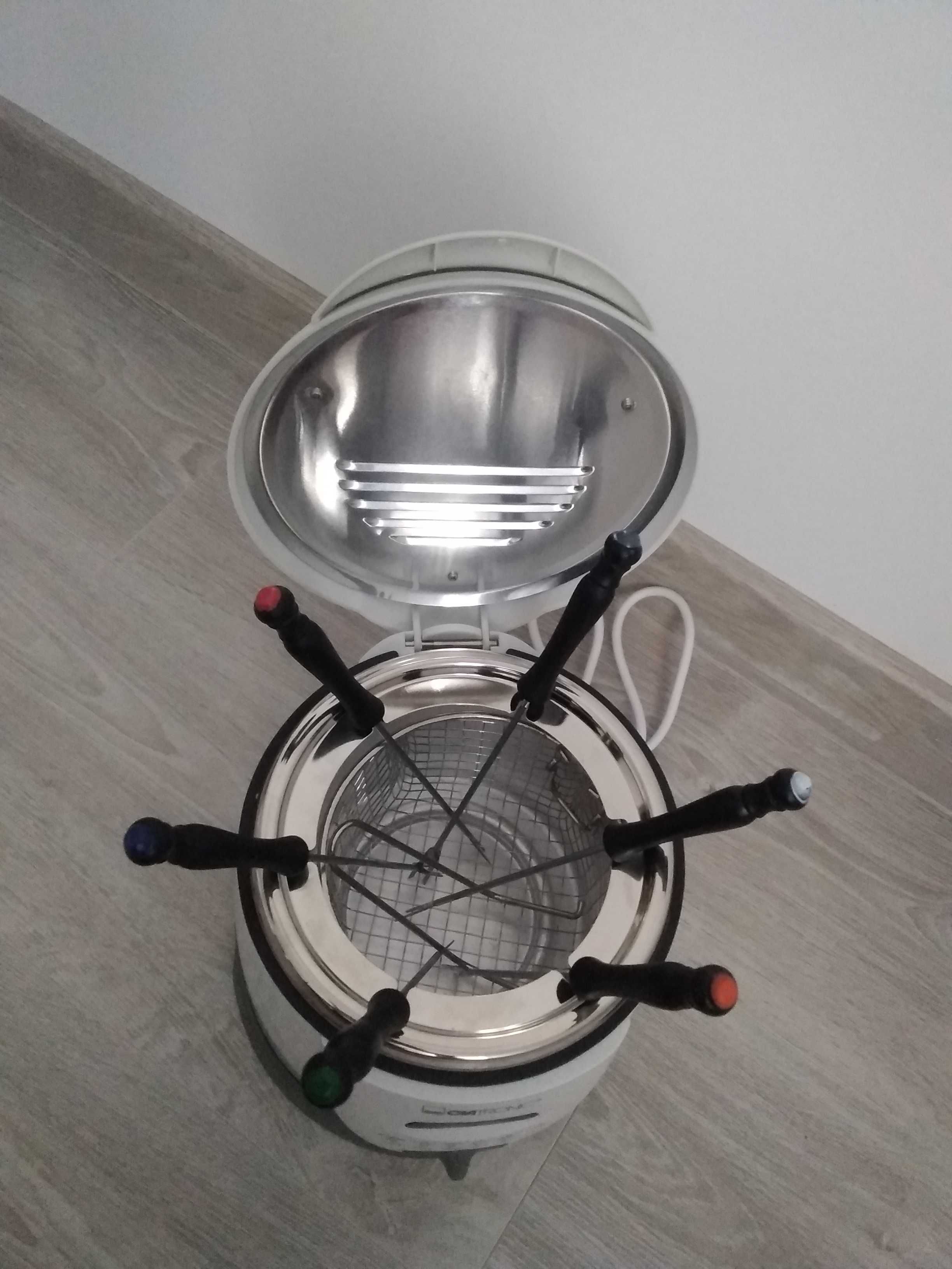 Фритюрниця - Фондю FFR 2916 CLATRONIC оригінал . нова .