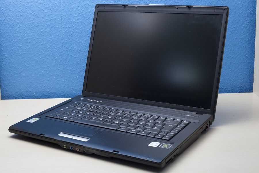 Laptop 14/15' procesor C2D, Lenovo, Maxdata, LG /razem zestaw 3 szt.