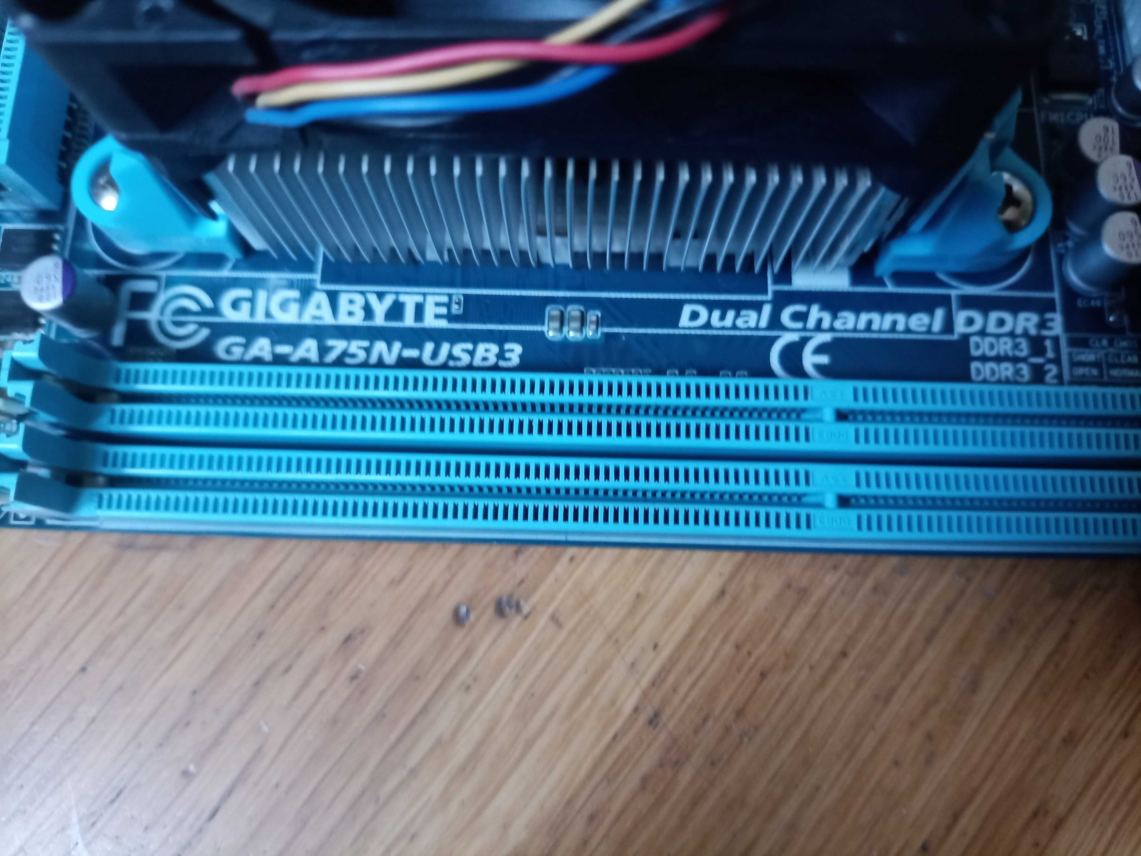 Gigabyte A75N-Usb3(FM1, DDR3, MiniITX) + X3 A6-3500 + кулер