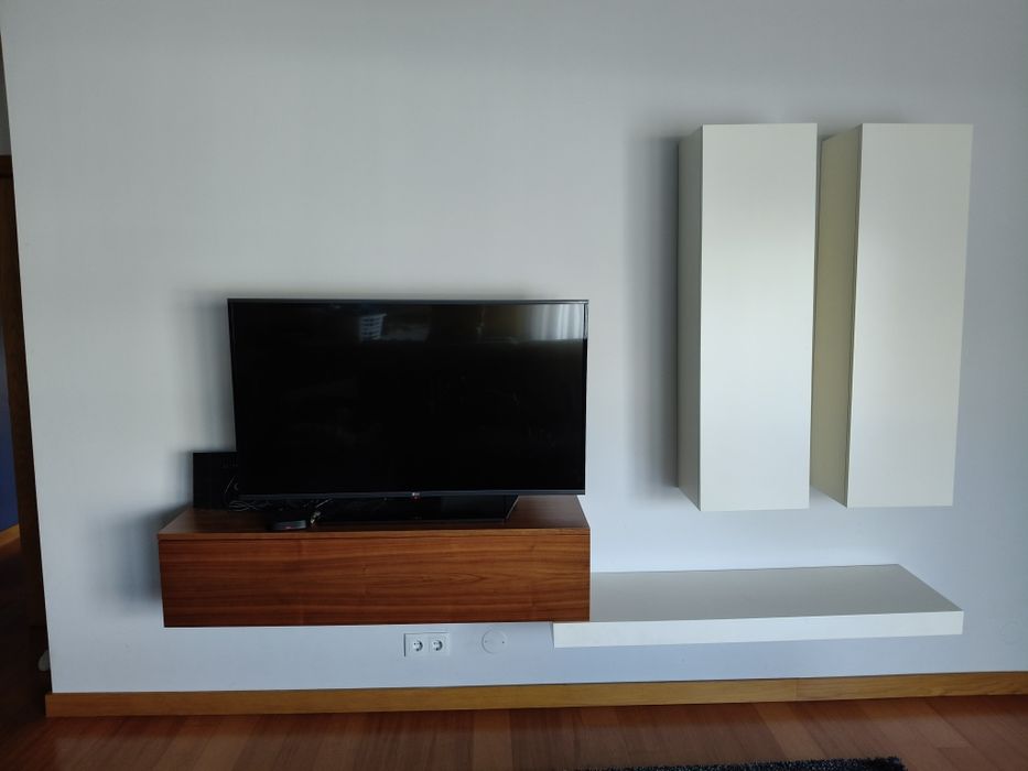 Móvel TV suspenso lacado