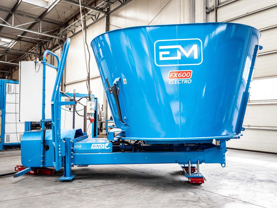 Elektryczny Stacjonarny Wóz Paszowy EUROMILK Rino FX800 HD (8m3)