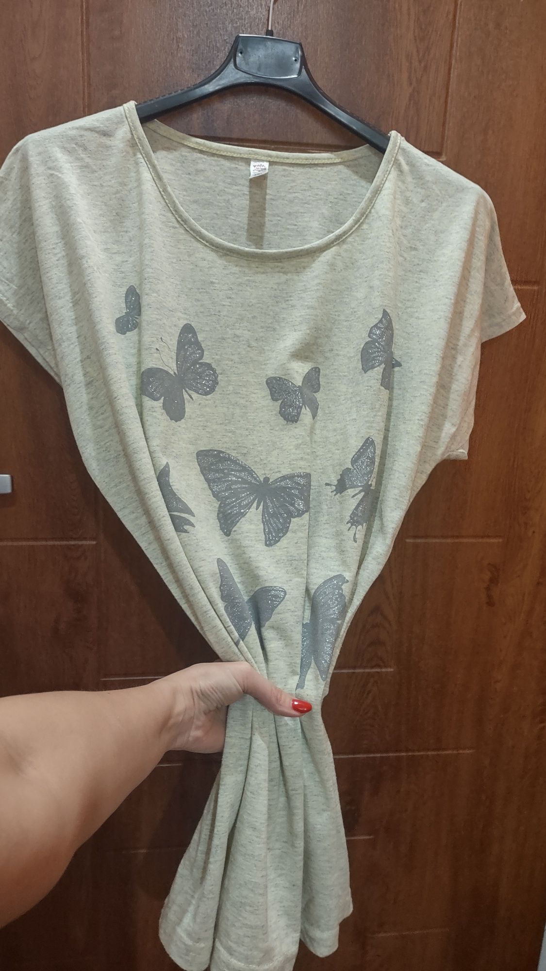 Bluzeczka damska z błyszczącymi motylami 4XL